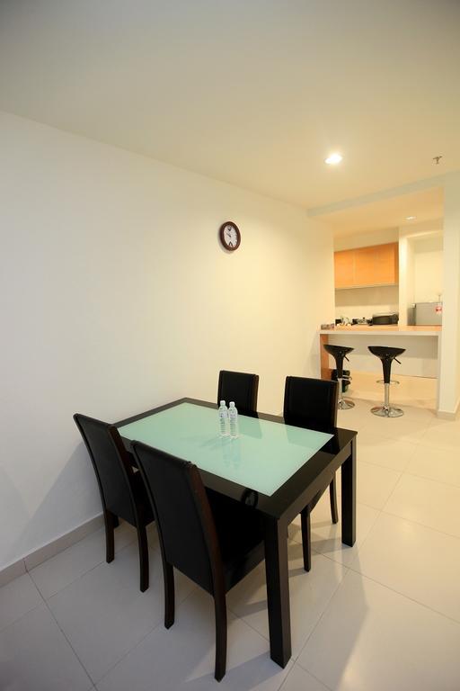 Merdeka Suites Hotel Miri Quarto foto