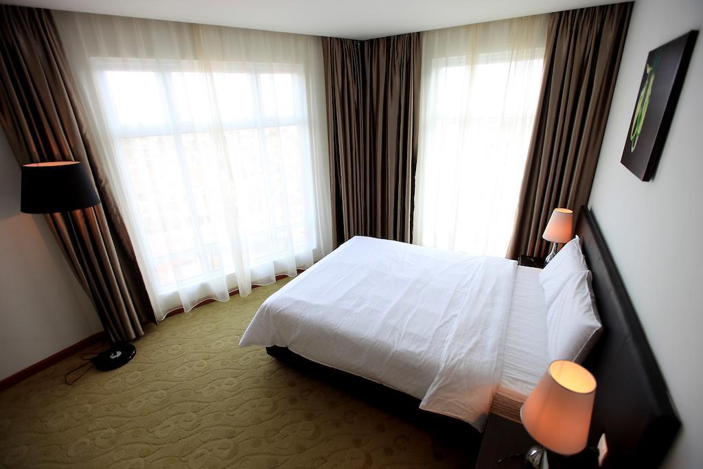 Merdeka Suites Hotel Miri Quarto foto