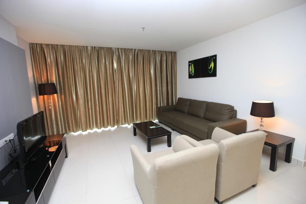 Merdeka Suites Hotel Miri Quarto foto